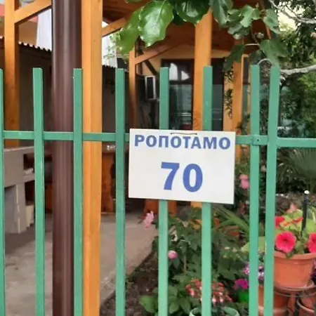 Family House Victoria' Garden Vendégház 3*