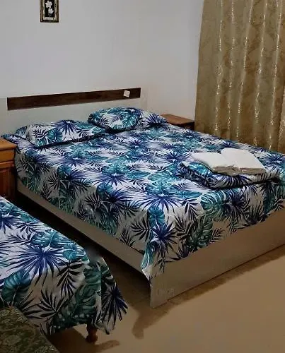 Family House Victoria' Garden